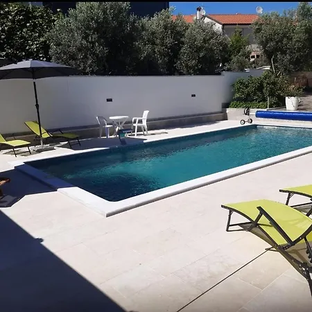 Ivana With The Pool Apartman