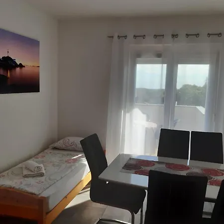 Ivana'S Apartments With Amazing Pool Access شقة