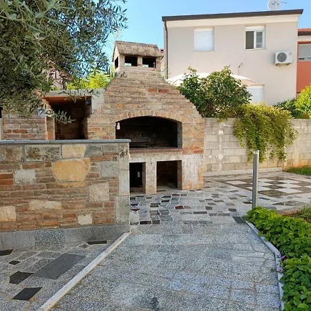 Ivana's With Amazing Pool Access * Rovinjsko Selo